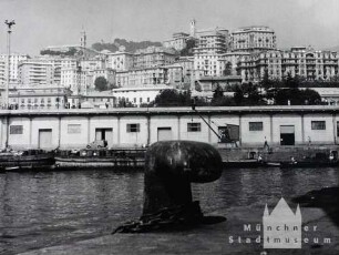 Genua. Blick vom Hafen auf die Stadt