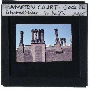 London, Hampton Court : Clock Court, Schornsteine