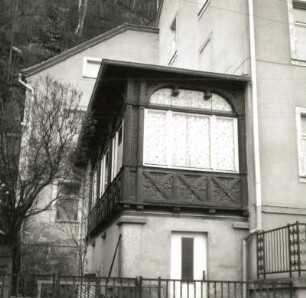 Bad Schandau-Postelwitz, Elbufer 1. Wohnhaus (1876/1900). Loggia (um 1900)