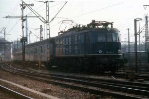 Stuttgart Hbf. Vorortgleis Cannstatt Lok 118 044 Eilzug AA-S