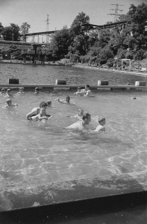 Bitterfeld. Schwimmbad. Nichtschwimmerbecken
