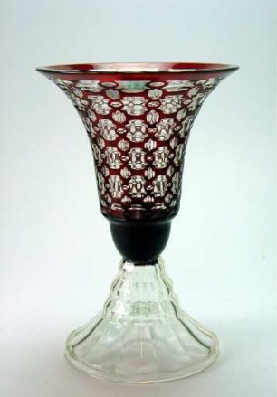 Vase mit rotem Überfang