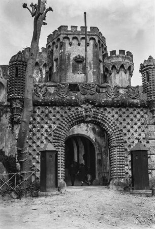 Sintra. Palácio Nacional da Pena, Toranlage, Außenansicht