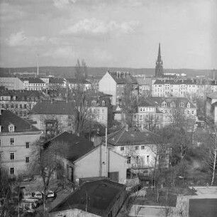 Dresden-Neustadt. Blick vom Wohnhaus Hospitalstraße 13/15 nach Nordosten zum Turm der Martin-Luther-Kirche