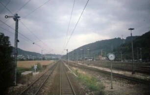 Horb Rbf. Ausfahrsignale Süd Bahnhofsuhr Führerstandsmitfahrt auf 221 104