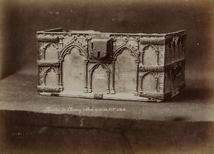 Musée de Cluny. Coffret en ivoire, XIV.e siècle.