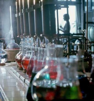 Labor im VEB Filmfabrik Wolfen : Werbeaufnahme für die Marke ORWO des VEB Filmfabrik Wolfen