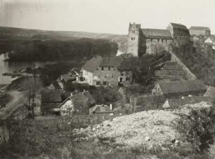 Wettin. Blick von einem Aussichtspunkt (von Nordost) zur Burg (961 erwähnt)