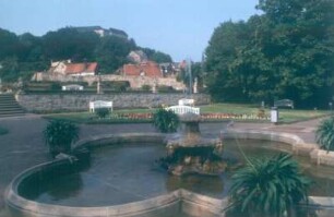 Blankenburg. Blick aus dem Park des Kleinen Schlosses auf das Große Schloß mit Häusern der Altstadt und Stadtmauer