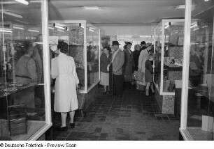 Exponate der Leipziger Herbstmesse 1954