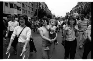 Kleinbildnegativ: Kundgebung am Kottbusser Tor, 1983