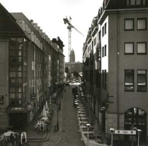 Dresden-Altstadt. Münzgasse. Blick nach Süden gegen den Rathausturm