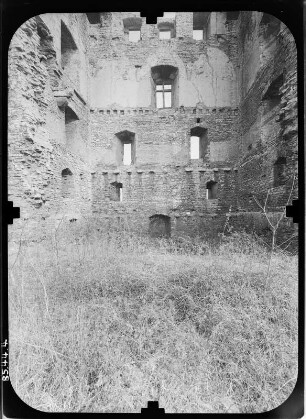 Saalfeld. Burgruine Hoher Schwarm (um 1300). Teilansicht von Nordwest