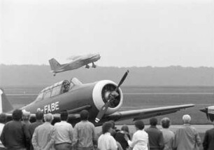Flugsportverein Karlsruhe. Flugschau auf dem Flugplatz Forchheim anlässlich des 75jährigen Bestehens