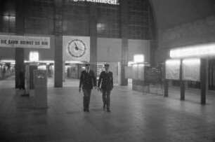 Karlsruher Hauptbahnhof bei Nacht