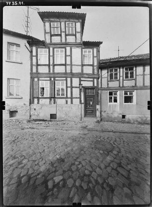 Quedlinburg, Heidfeldstraße. Wohnhaus. Straßenfront