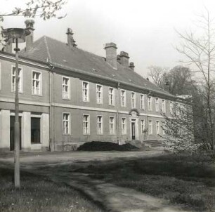 Golßen. Schloss (1720, ab 1788 Anbauten). Hauptfront