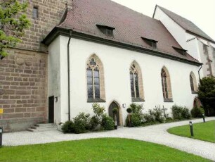 Langhaus von Süden (im Kern 12 Jh)-Gotisch stark überarbeitet und überformt mit anschließendem Spätgotischem Hochchor (bis 1510) in Übersicht