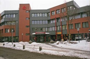Sparkasse Holstein: Geschäftsstelle in der Hagenstraße 19 im Winter