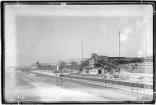 Blick vom Bahndamm, Bau Me 111 Zentralstation für Kohlen- und Koksförderanlage, Me 228 Werkstatt und Lager, Me 229 Büro, Werkstatt und Lager