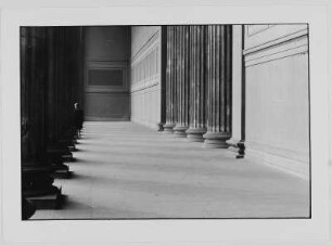 Altes Museum. Blick in die Säulenhalle
