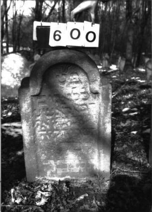 Grabstein 600