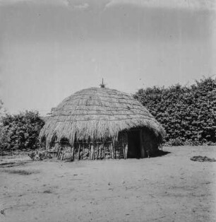 Haus der Zulu : Ein Rundhaus der Zulu in einem Kral