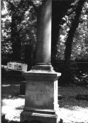 Grabstein 224 [Hahn S. 126 Grab-Nr. 928]