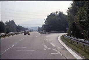 Einfahrt in Kreisel Südost (Iffezheim Richtung Karlsruhe) von Fahrbahn Süd der B500 (Iffezheim Richtung Baden-Baden)