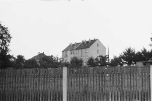 Großes Haus : Ein Mehrfamilienhaus