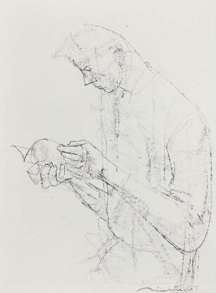 Lesender junger Mann