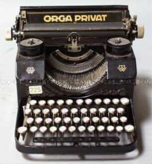 Schreibmaschine "Orga Privat" (Nr.44989) mit Schutzhaube