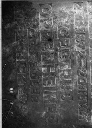 Grabstein 358 (Index: 100093585) Zustand: liegend Maße HxBxT: 24x60x70 cm Besonderheit: kulturhistorisch wertvoll / hist.-wiss. Gründe (Schoah-Opfer); - Doppelgrab für Eheleute: Grabstein 358B