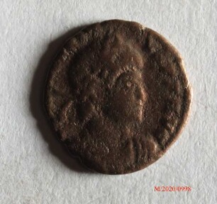 Römische Münze, Nominal Follis, Prägeherr Constantius II., Prägeort Trier, Original
