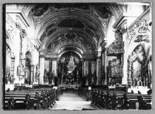 Amberg. Wallfahrtskirche Maria Hilf. Mittelschiff nach Osten
