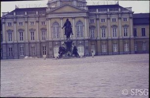 Berlin, Schloss Charlottenburg, Blick in den Ehrenhof.