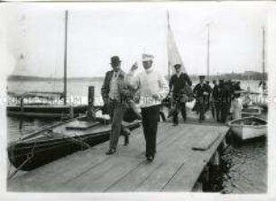 Kronprinz Wilhelm bei einer Segel-Regatta