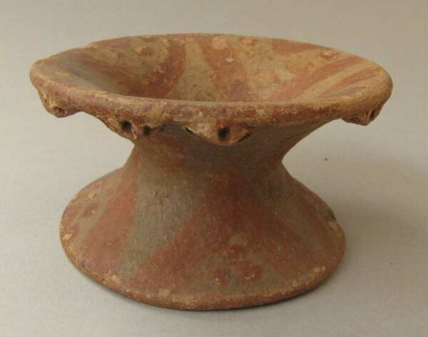 Clay pot stand