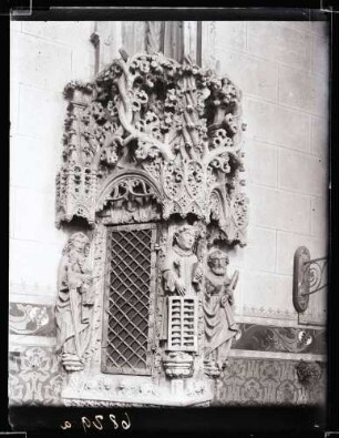 Kirche; Sakramentshaus, Mittelstück
