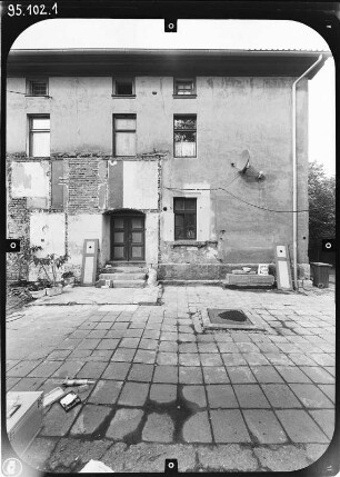 Neudietendorf (Nesse-Apfelstädt-Neudietendorf), Zinzendorfstraße 22. Wohnhaus mit Ladeneinbau. Hoffront (Teilansicht)