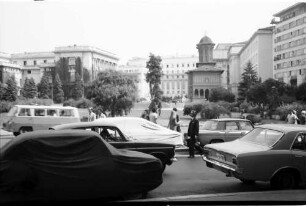 Bukarest: Biserica Cretulescu von der Kongresshalle aus