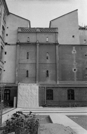 Berlin-Mitte : In Berlin-Mitte, Hof des St.Hedwig Krankenhauses