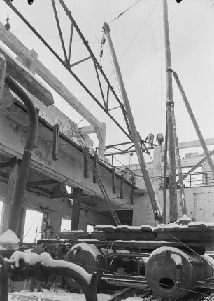 Industrie-Kraftwerk. Kesselhaus I, Kessel 1, Wiederaufbau der Dachkonstruktion : Lauta (Niederlausitz). Industrie-Kraftwerk. Kesselhaus I, Kessel 1, Wiederaufbau der Dachkonstruktion