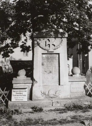 Denkmal für die Gefallenen des 1. Weltkrieges : Denkmal für die Gefallenen des 1. Weltkrieges. Sandstein (nach 1918). Markneukirchen-Landwüst
