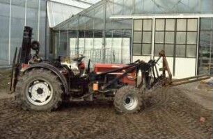 Fotografie: Gartenbau, Traktor, Frontanbau, Gabelstapler, Schmalspurtraktor