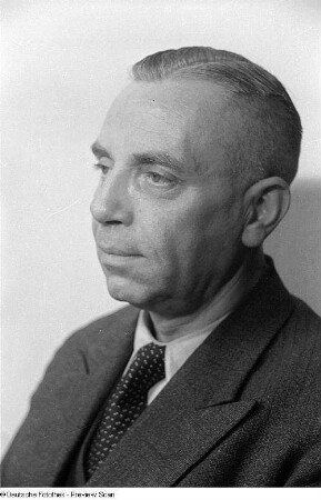 Porträtaufnahmen von Joachim Krüger Joachim (Schauspieler?) und Otto Kühne, Vizepräsident der Zentralverwaltung des Verkehrs