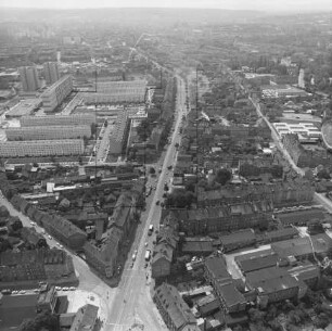 Erfurter Stadtteile Ilversgehofen und Johannesplatz an der Karl-Marx-Allee (Magdeburger Allee) : Blickrichtung Süden in die Altstadt