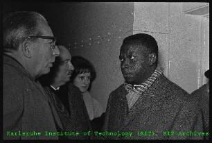 Besuch von Alphonse Massemba-Débat (Ministerpräsident der Republik Kongo) am Kernforschungszentrum Karlsruhe (KfK)