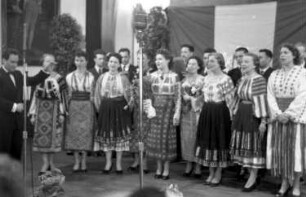 Freiburg: Kaufhaussaal; der rumänische Chor