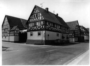 Hohenahr, Bermoller Straße 1, Heidestraße 2